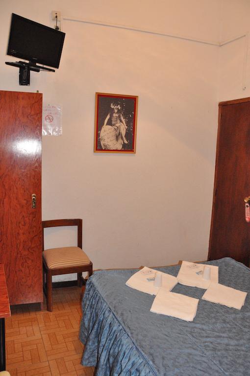 Hostal Los Arcos Madrid Szoba fotó